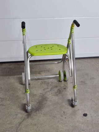 Andador ligero de aluminio con asiento