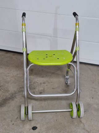 Andador ligero de aluminio con asiento