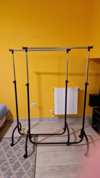 Burro perchero para ropa.