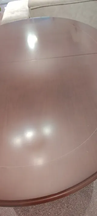 Mesa de comedor ovalada de madera