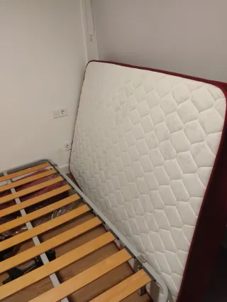 Cama con colchón 90% vida útil