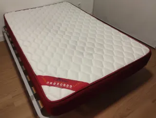 Cama con colchón 90% vida útil