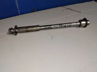 Eje trasero Yamaha Dragstar 650