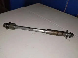 Eje trasero Yamaha Dragstar 650