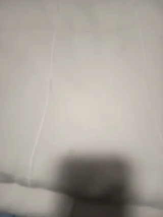 Colcha de invierno beige y blanca