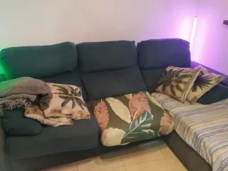 Sofá modular verde y multicolor