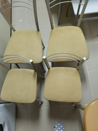 Mesa de cocina y  4 sillas