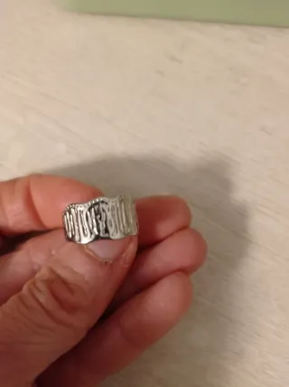 Anillo plateado diseño ondulado