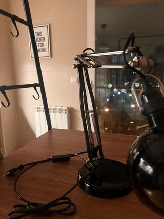 Lámpara de escritorio ajustable negra