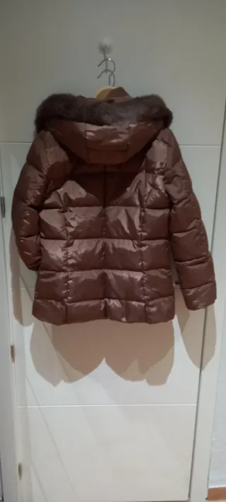 Plumifero Mujer Marrón con Capucha