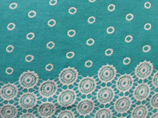 Colcha Cama Bordada Turquesa y Blanca 1.50 ×2,10