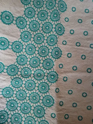 Colcha Cama Bordada Turquesa y Blanca 1.50 ×2,10