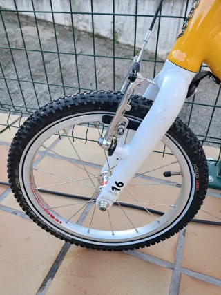 Bicicleta infantil Woom 3 gialla, quasi nuova