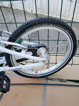 Bicicleta infantil Woom 3 gialla, quasi nuova