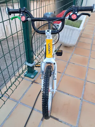 Bicicleta infantil Woom 3 gialla, quasi nuova