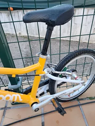 Bicicleta infantil Woom 3 gialla, quasi nuova