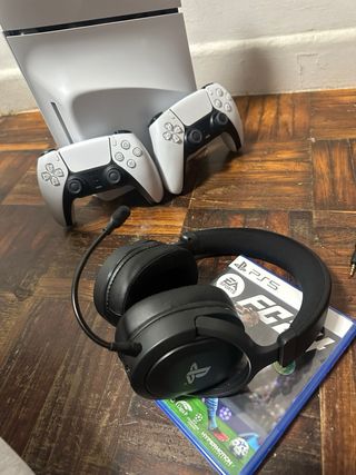 PS5 Slim + 2 Mandos + FC24 + Cascos