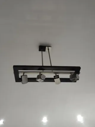 Lámpara de techo moderna madera y metal