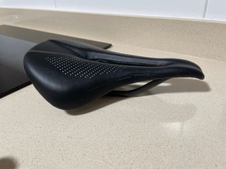 Sillín de carbono para carretera