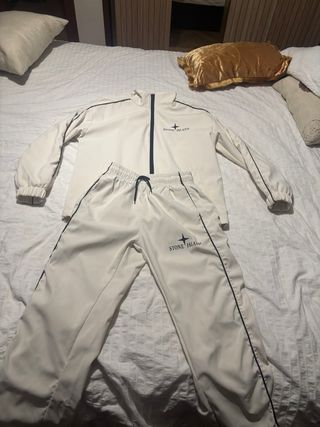 Conjunto Stone Island Beige