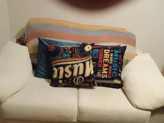 Sofá de 2 plazas beige y multicolor