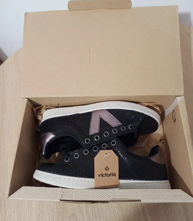 Zapatillas Victoria Talla 36 Negro/Plata