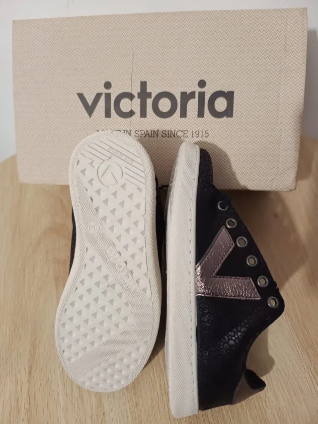Zapatillas Victoria Talla 36 Negro/Plata