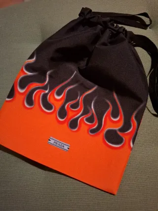 Bolsa y estuche para gafas Prada