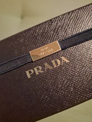 Bolsa y estuche para gafas Prada
