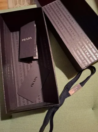 Bolsa y estuche para gafas Prada