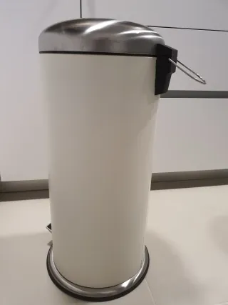 Cubo basura con pedal Mjösa Ikea blanco 30 litros