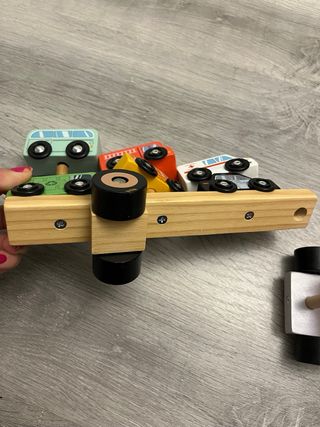 Camión de madera con coches Montessori