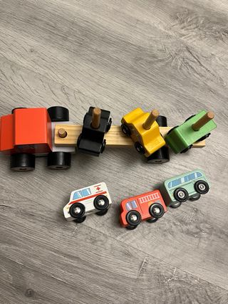 Camión de madera con coches Montessori