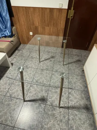 Mesa de cristal salón madera