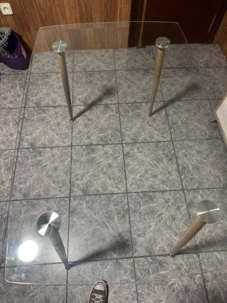 Mesa de cristal salón madera