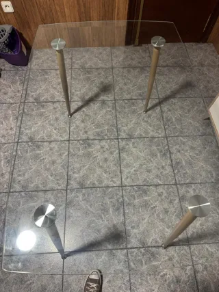 Mesa de cristal salón madera