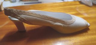 Sandali aperti punta beige