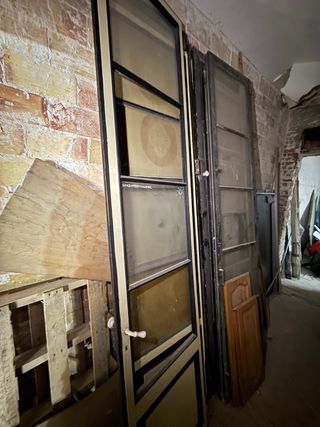 Puertas antiguas de madera y cristal