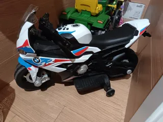 Moto BMW Eléctrica Infantil Casi Nueva