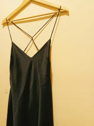 Vestido largo tirantes cruzados.