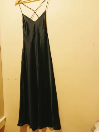 Vestido largo tirantes cruzados.