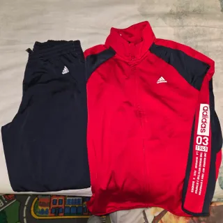 Conjunto deportivo Adidas rojo y negro 14 años