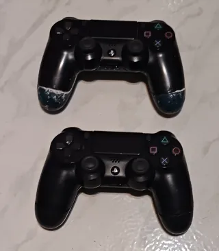 PS4 Slim 500GB + 6 Juegos + 2 Mandos + Base Carga.