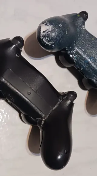 PS4 Slim 500GB + 6 Juegos + 2 Mandos + Base Carga.