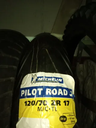 Neumático Michelin 120/70 R 17 Nuevo