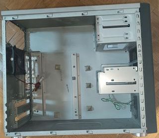 Caja PC Medion Vintage Negra/Plateada