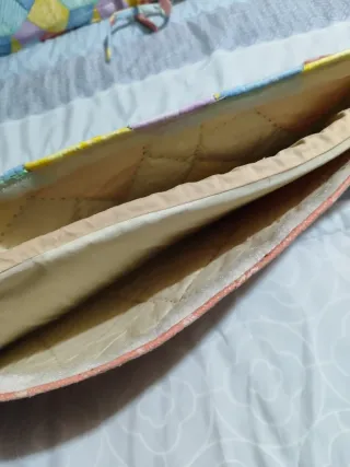 Colcha y chichonera patchwork para cuna