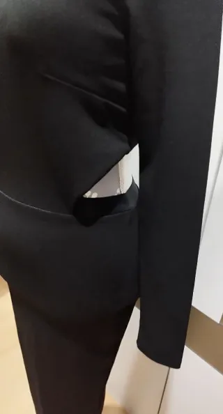 Vestido negro H&M abertura espalda. H&M