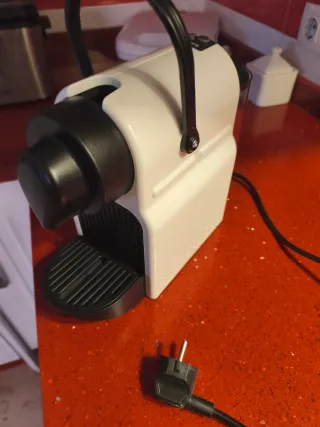 Cafetera Nespresso Krups Blanca , tiene poco uso