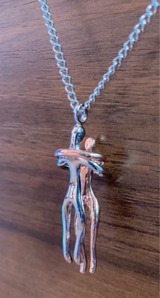 Collar Pareja Abrazado